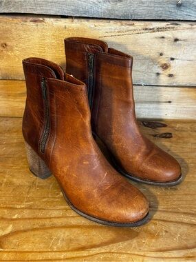 Frye Addie Double Zip Leather Ankle Booties - Size 9.5